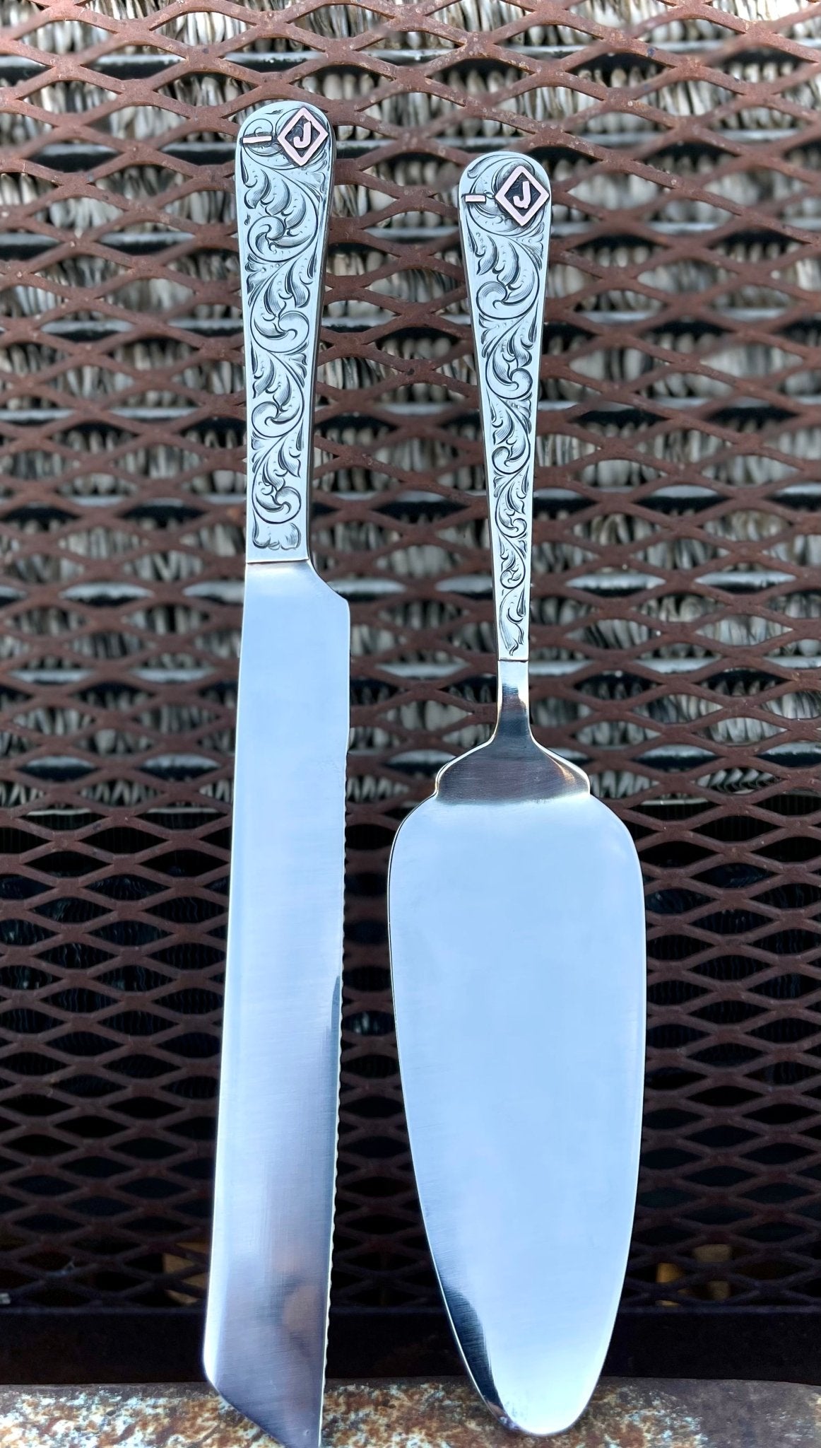 Engraved cake cutting and serving set with copper cattle brand.