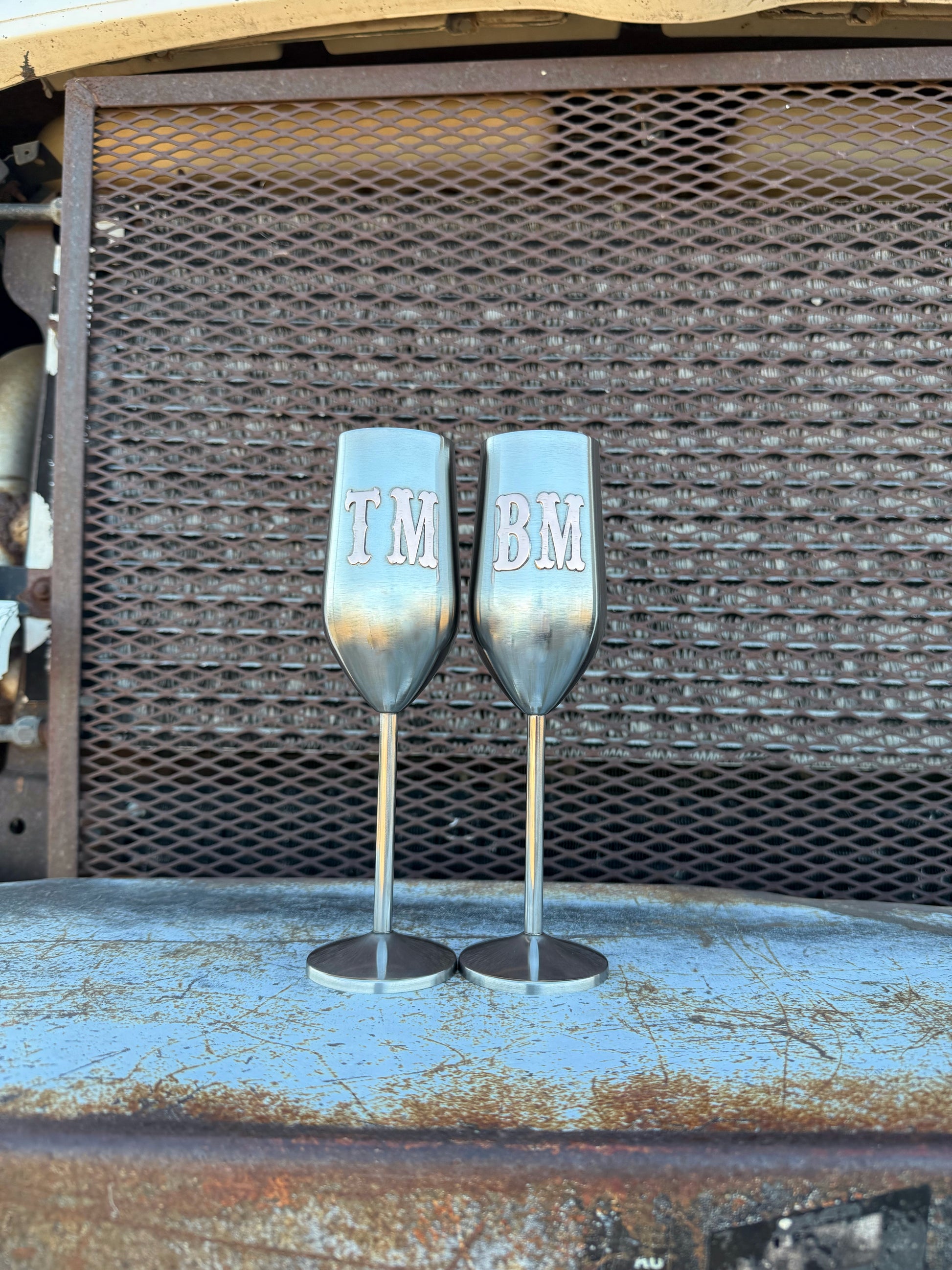 set of champagne flutes without turquoise
