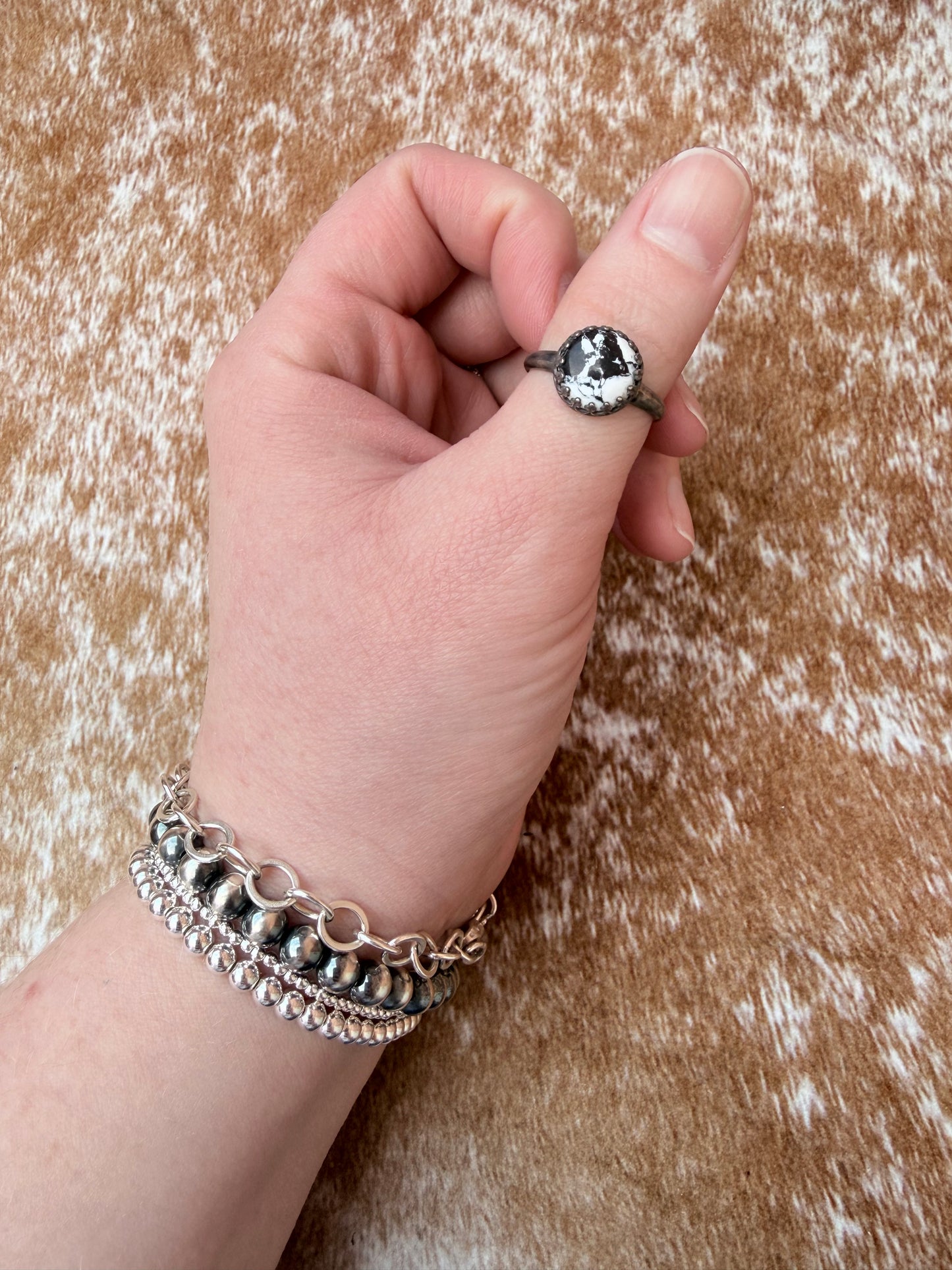 White Buffalo Crown Bezel Oval Ring | Size 8