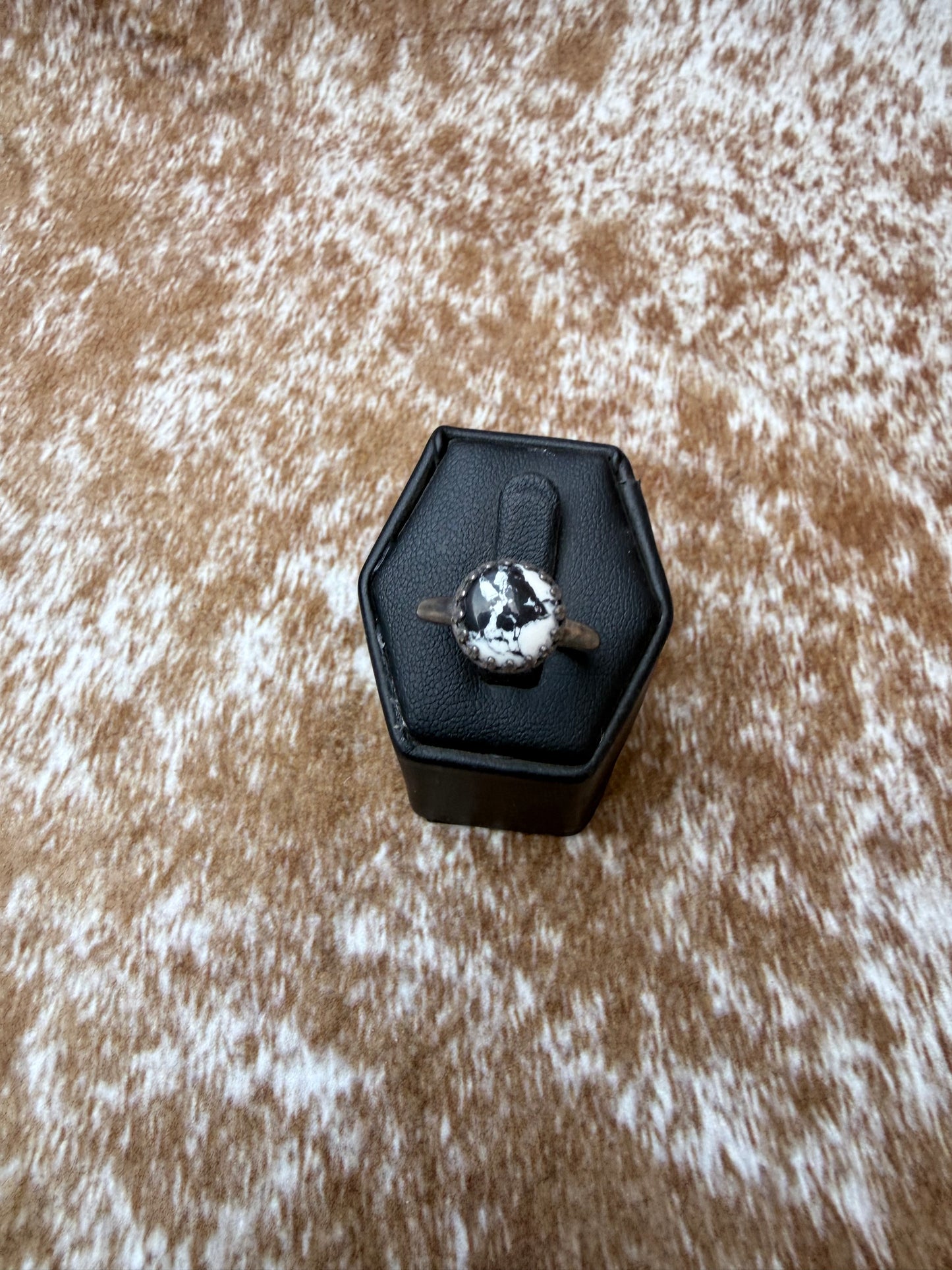 White Buffalo Crown Bezel Oval Ring | Size 8